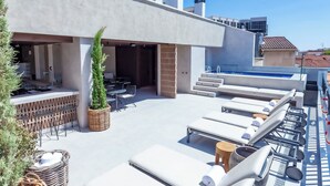 A rooftop bar with outdoor seating, a pool, and a staircase leading to an upper level. - Hotel Villa Real, a member of Preferred Hotels & Resorts (Madrid)