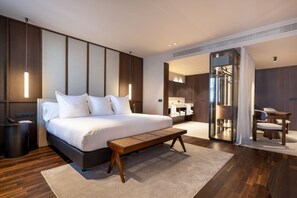 Grand Suite | Premium bedding, minibar, in-room safe, soundproofing - Hotel Villa Real, a member of Preferred Hotels & Resorts (Madrid)