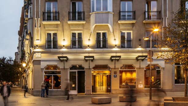 A multi-story hotel with balconies, large windows, and a central entrance. - Hotel Villa Real, a member of Preferred Hotels & Resorts (Madrid)