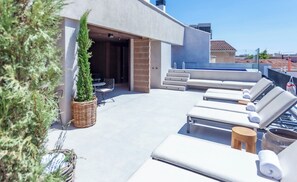 Outdoor pool, sun loungers