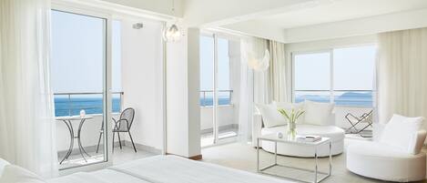 Minibar, in-room safe, desk, laptop workspace