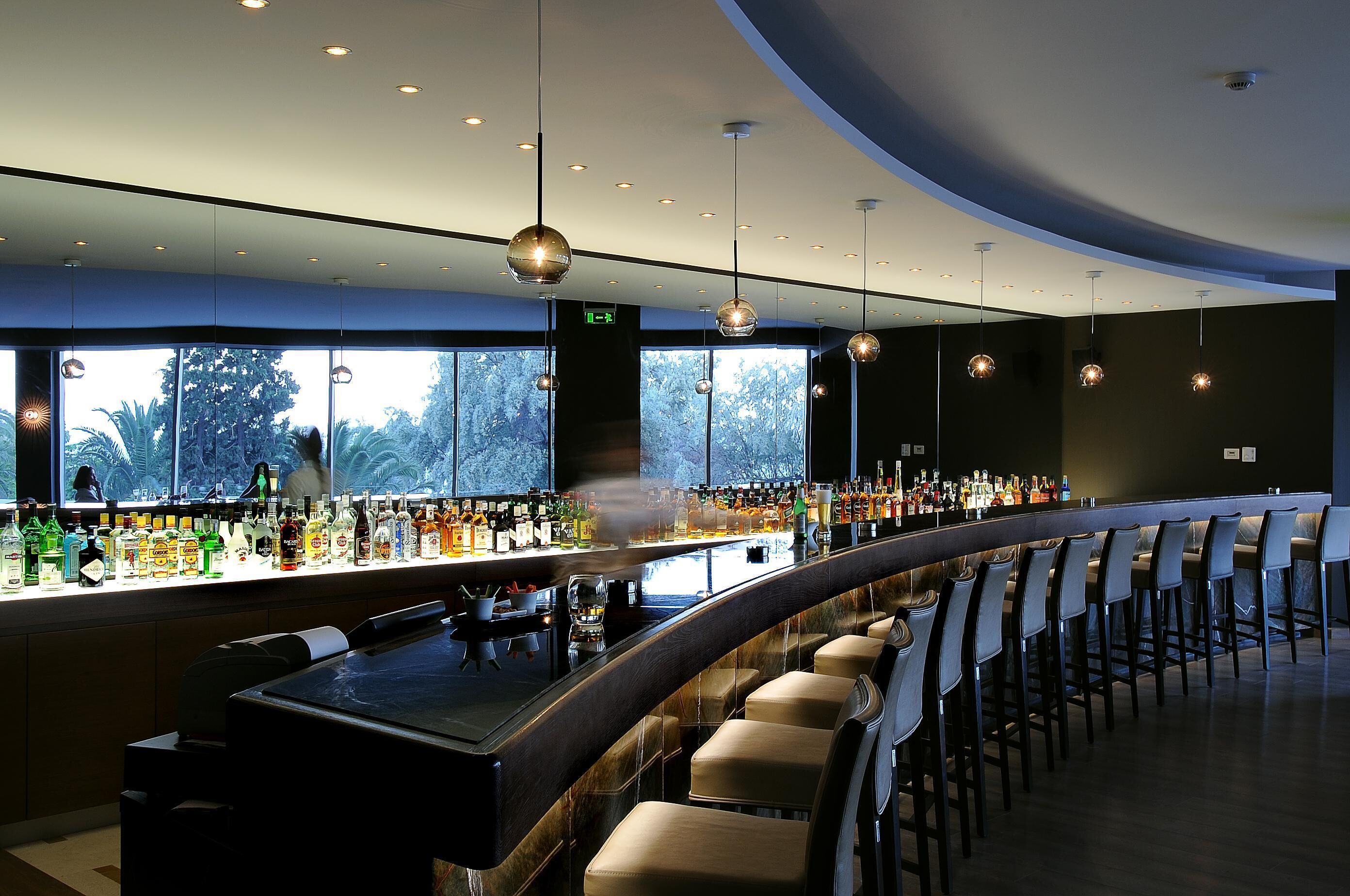 Bar (trong khuôn viên)
