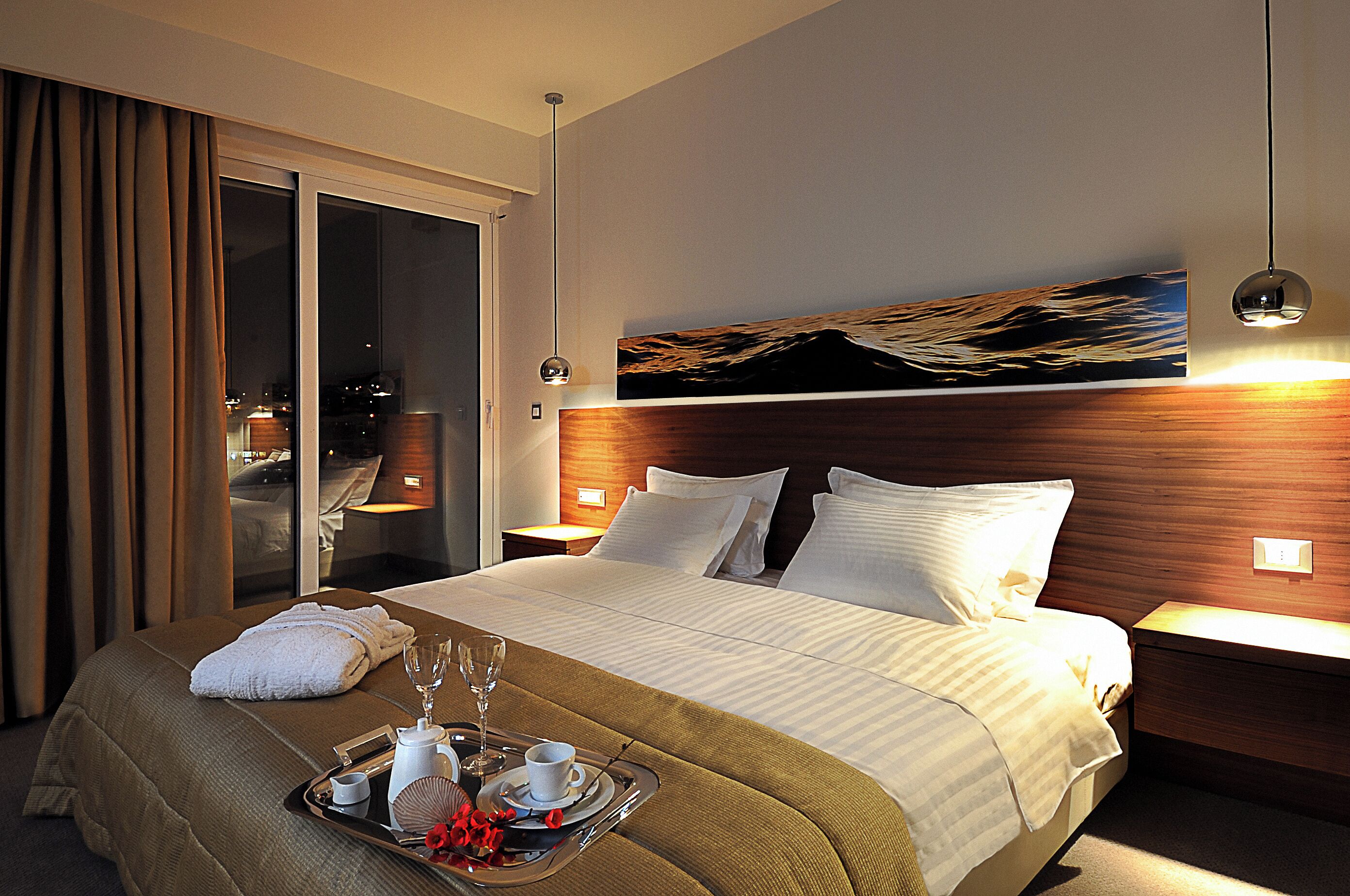 junior double or twin room, sea view | 1 bedroom, minibar, in-room safe, desk