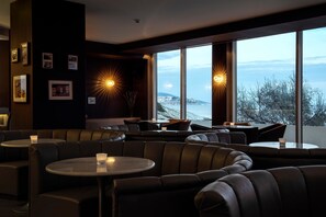 2 restaurants; breakfast and dinner served - Lucy Hotel (Kavala)