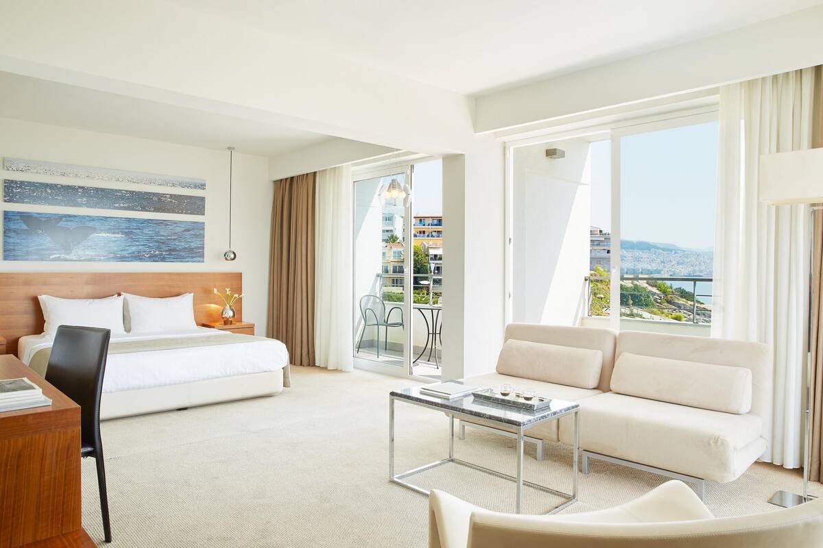 行政雙人房, 海景 | 迷你吧、客房內保險箱、書桌、筆電工作空間