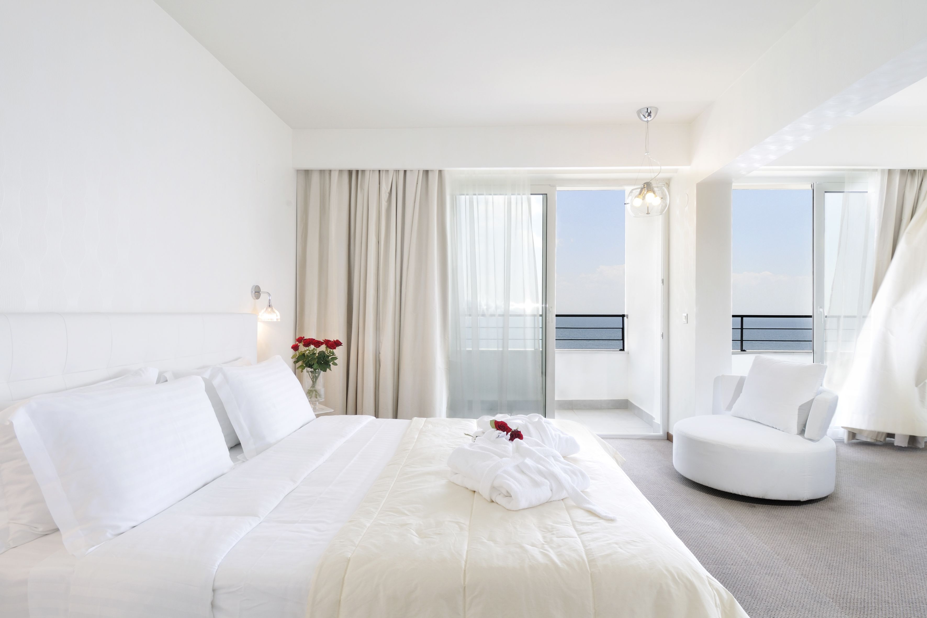 executive double room, sea view | 1 bedroom, minibar, in-room safe, desk