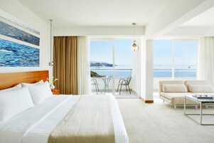 Executive Double Room, Sea View | Minibar, in-room safe, desk, laptop workspace
