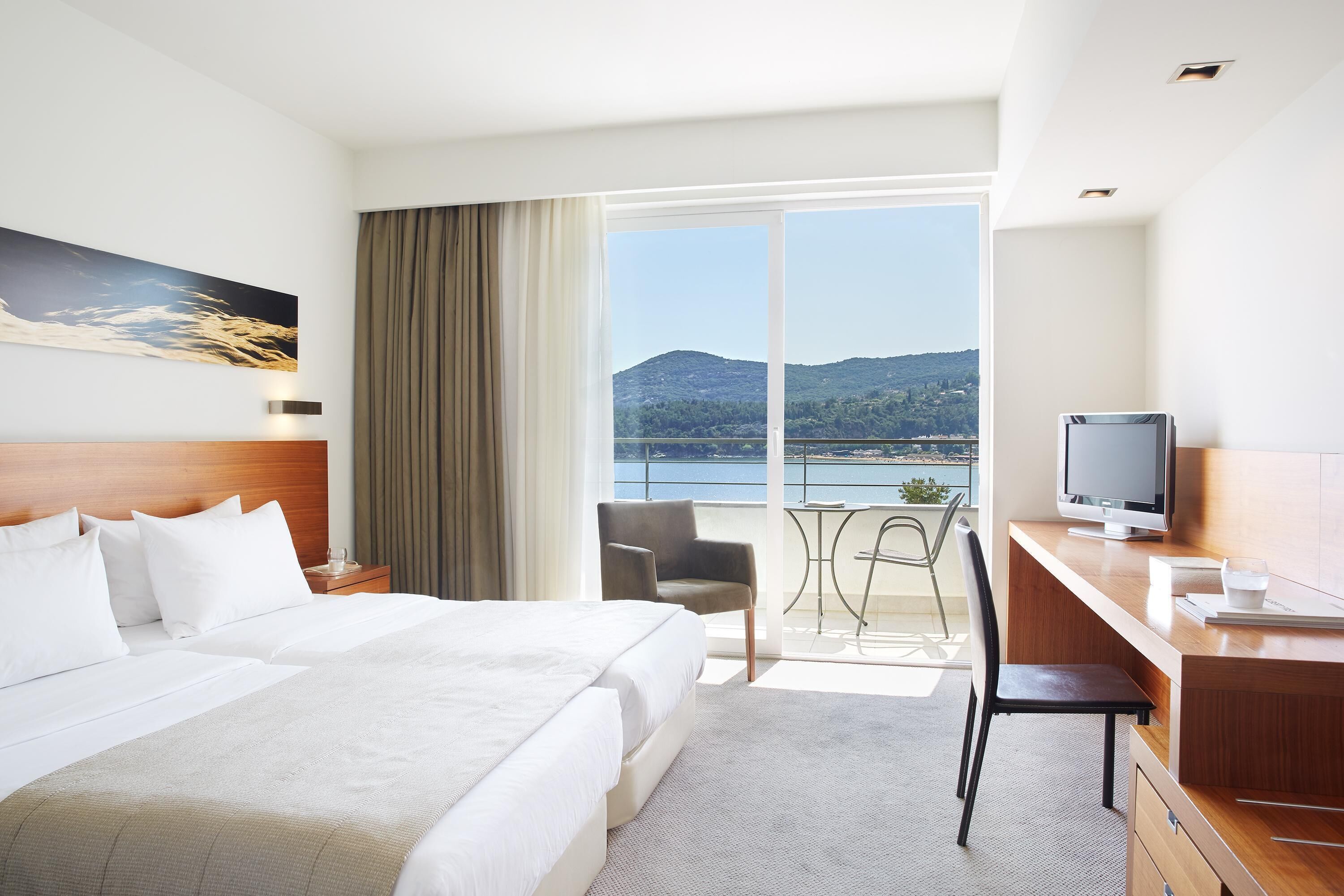 Superior Room, Sea View | Minibar, in-room safe, desk, laptop workspace