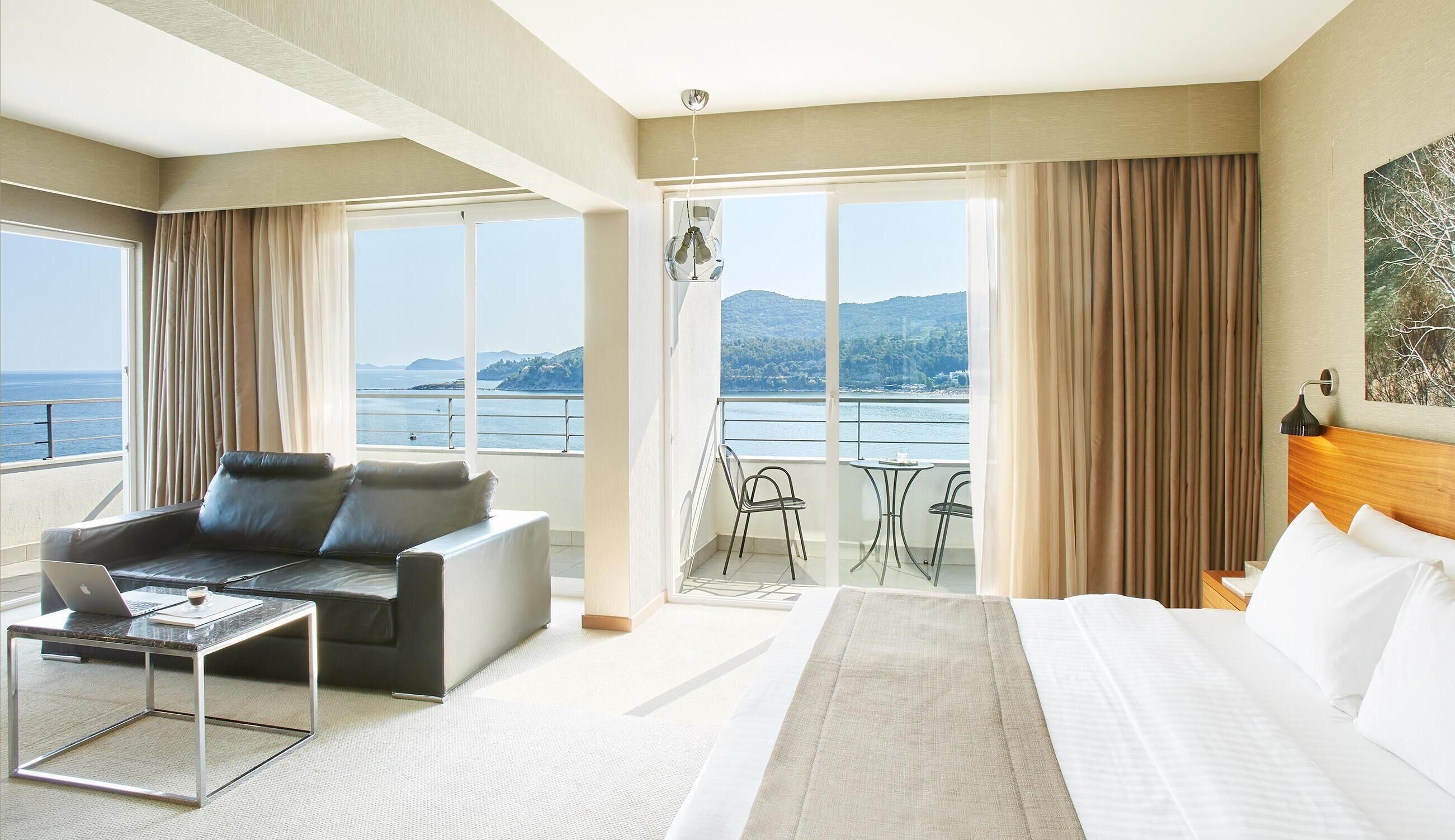 Minibar, cassaforte in camera, una scrivania, postazione laptop