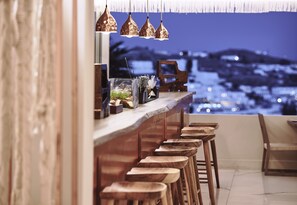 2 Bars/Lounges, Poolbar
