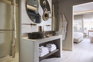 Executive-Suite, 2 Schlafzimmer | Badezimmer | Dusche, Regendusche, kostenlose Toilettenartikel, Haartrockner