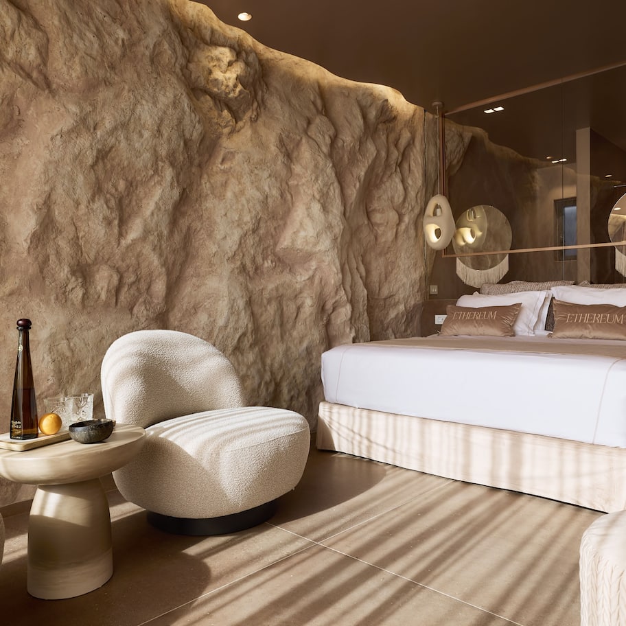 Cristal Partial Sea View Suite, Private Heated Pool | Hypo-allergenic bedding, minibar, in-room safe, desk