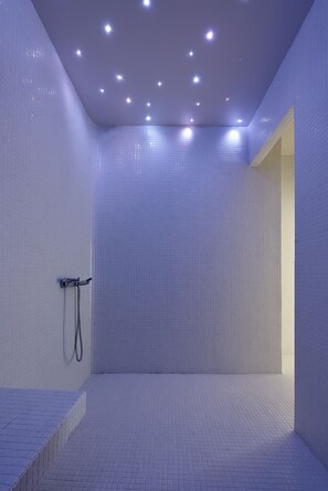 Couples treatment rooms, steam room, body treatments, aromatherapy