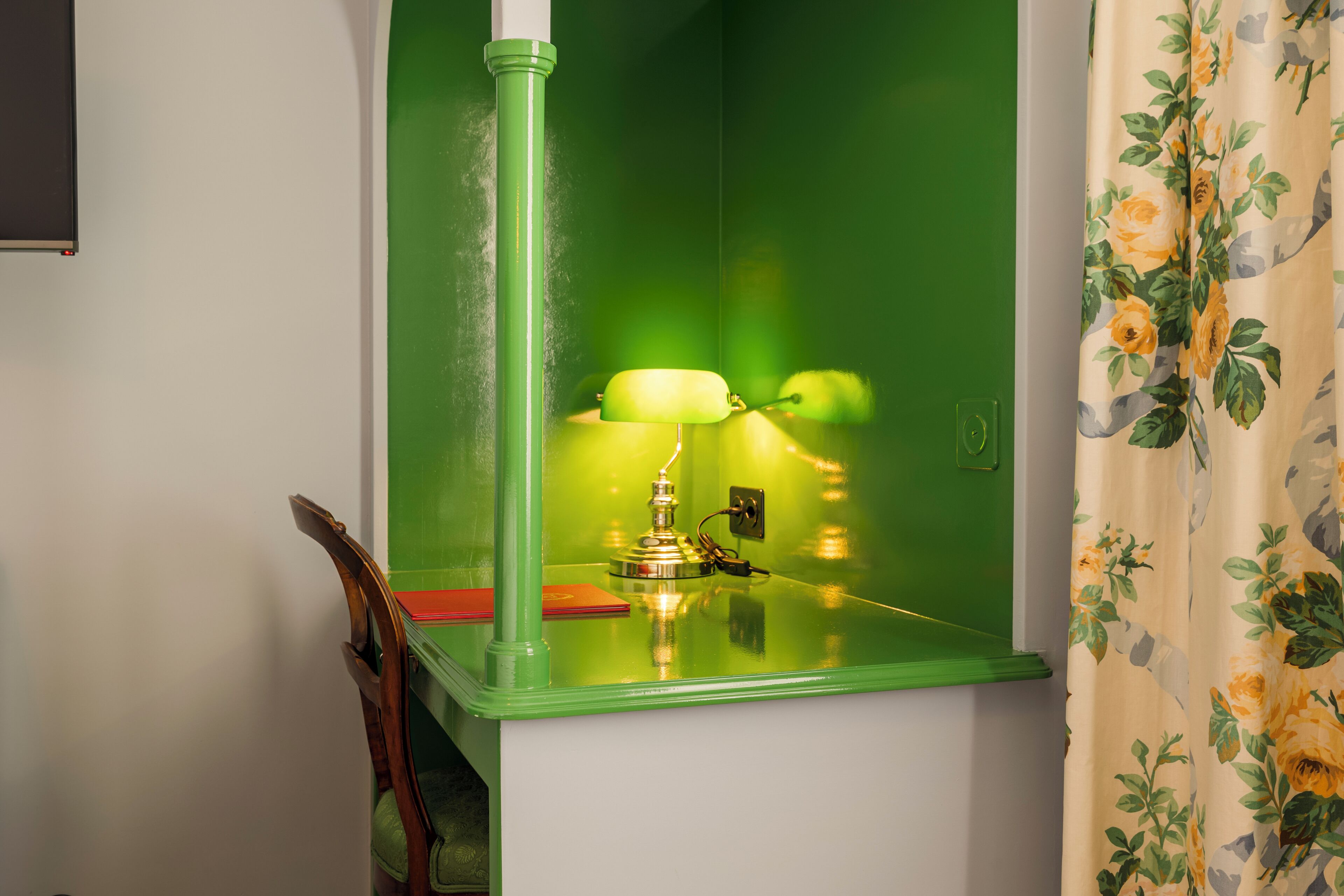 superior double room | in-room safe, individually decorated, individually furnished, desk