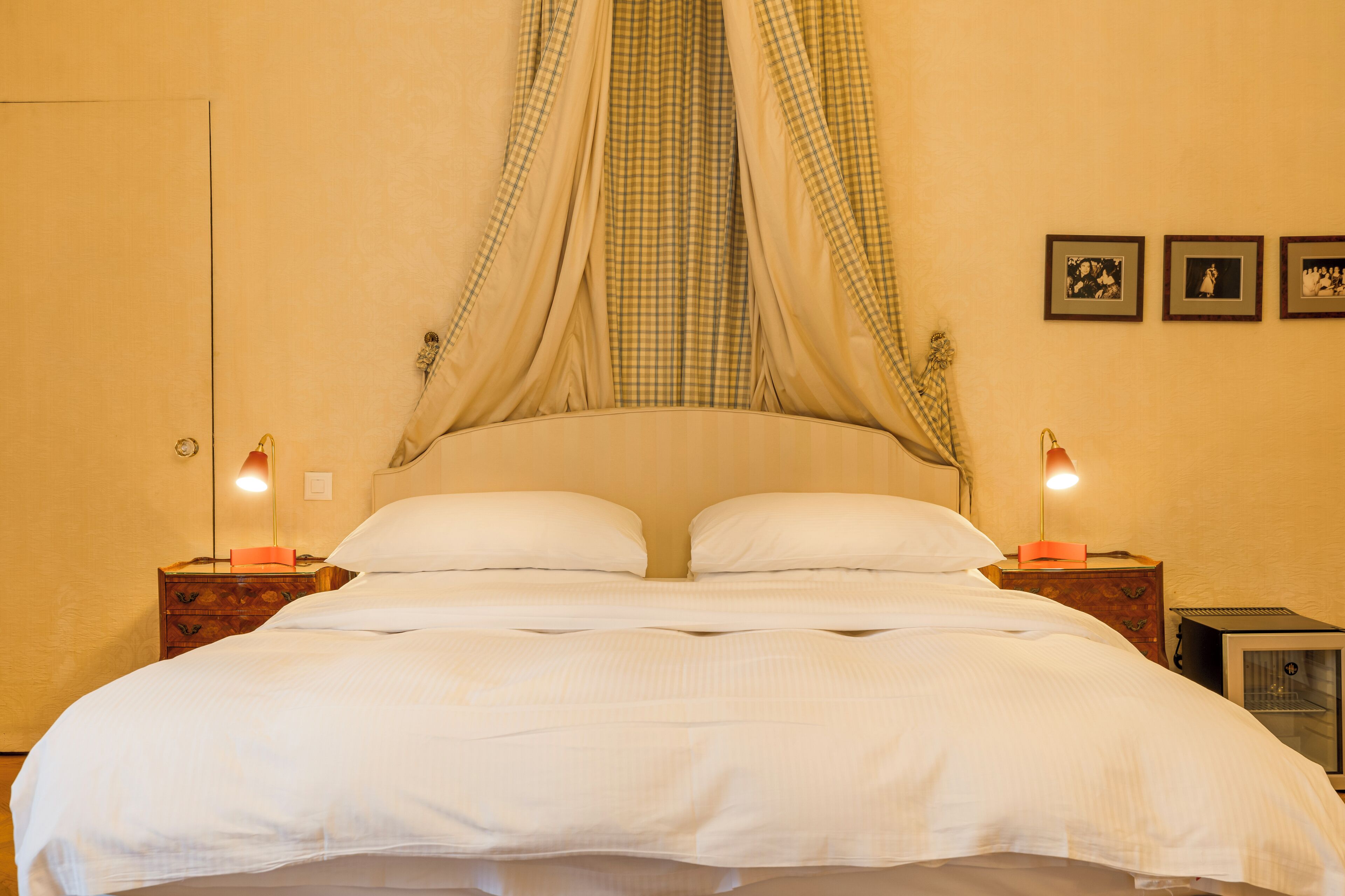 suite | in-room safe, individually decorated, individually furnished, desk