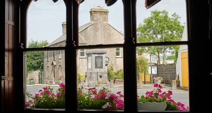 Hylands Burren Hotel