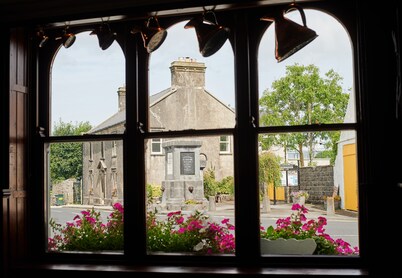 Hylands Burren Hotel