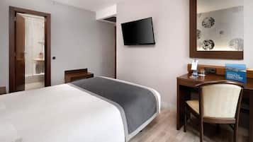 Minibar, caja fuerte, escritorio y cortinas opacas