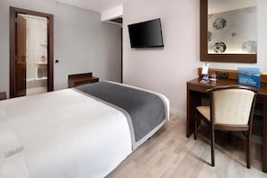 Minibar, in-room safe, desk, blackout drapes - Hotel HCC Taber (Barcelona)