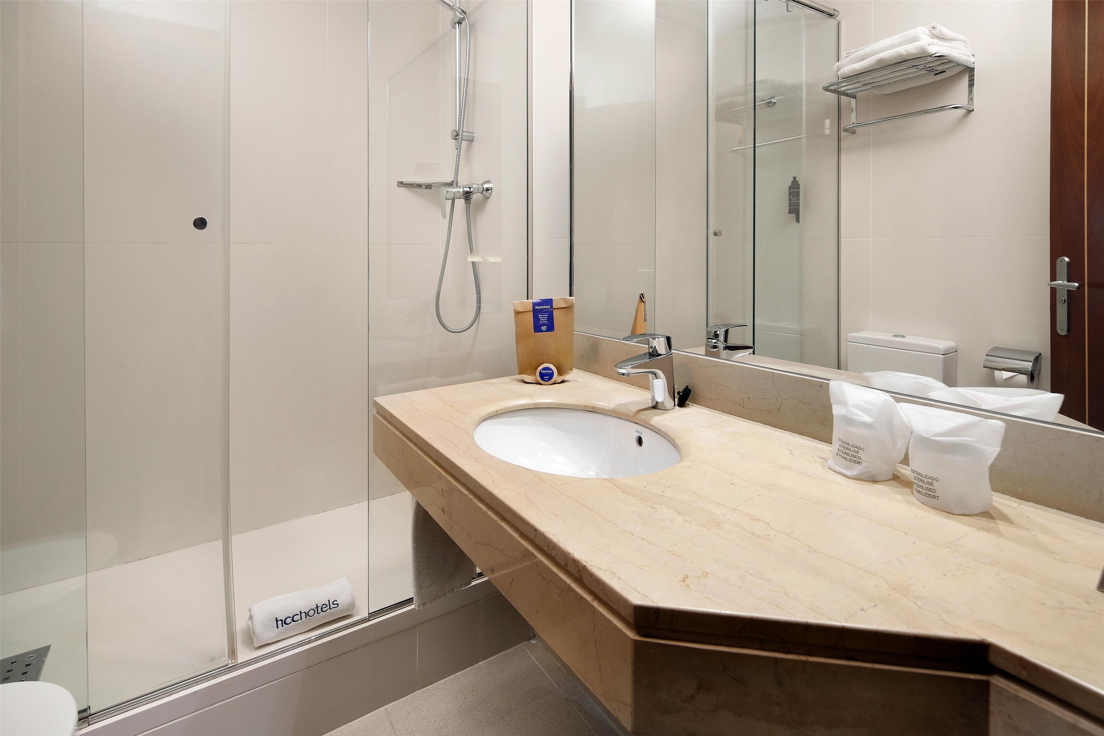 single room | bathroom | bathtub, eco-friendly toiletries, hair dryer, towels