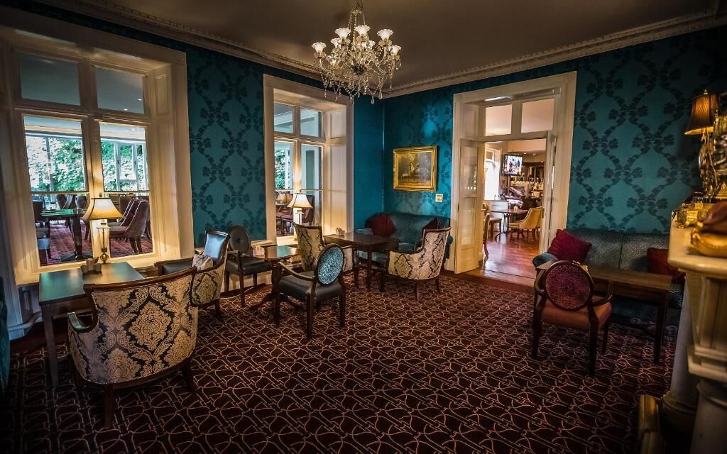 breakfast, lunch and dinner served