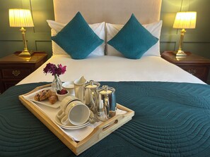 In-room safe, soundproofing, iron/ironing board, free WiFi