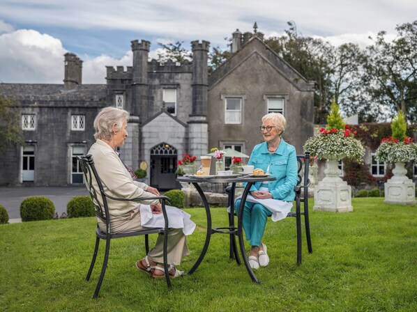 Front of property - Abbey Hotel Roscommon (Roscommon)