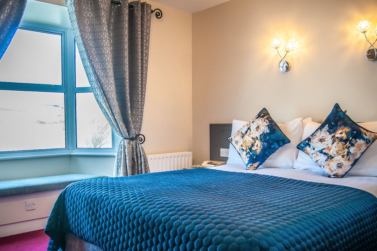 individually decorated, free wifi, bed sheets