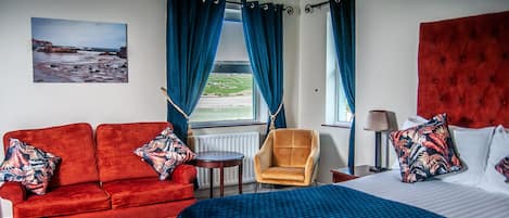 Standard Double Room - Above the bar | Sérhannaðar innréttingar, ókeypis þráðlaus nettenging, rúmföt