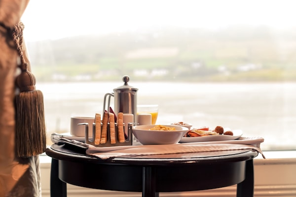 Daily full breakfast (EUR 10 per person)