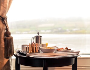 Daily full breakfast (EUR 10 per person)
