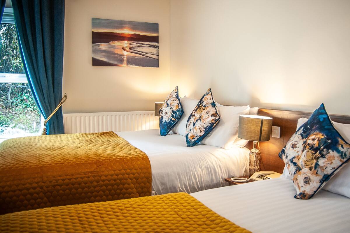 standard double room - above the bar | individually decorated, free wifi, bed sheets