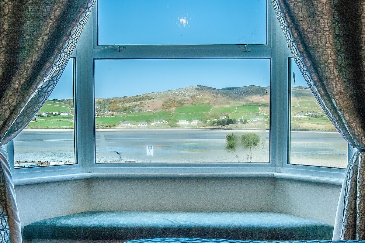 standard double room - above the bar | individually decorated, free wifi, bed sheets