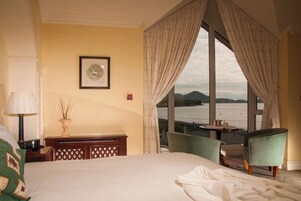 Deluxe Room | 1 bedroom, in-room safe, desk, laptop workspace