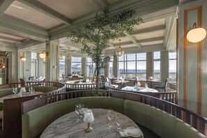 Breakfast, lunch and dinner served - Butler Arms Hotel (Waterville)