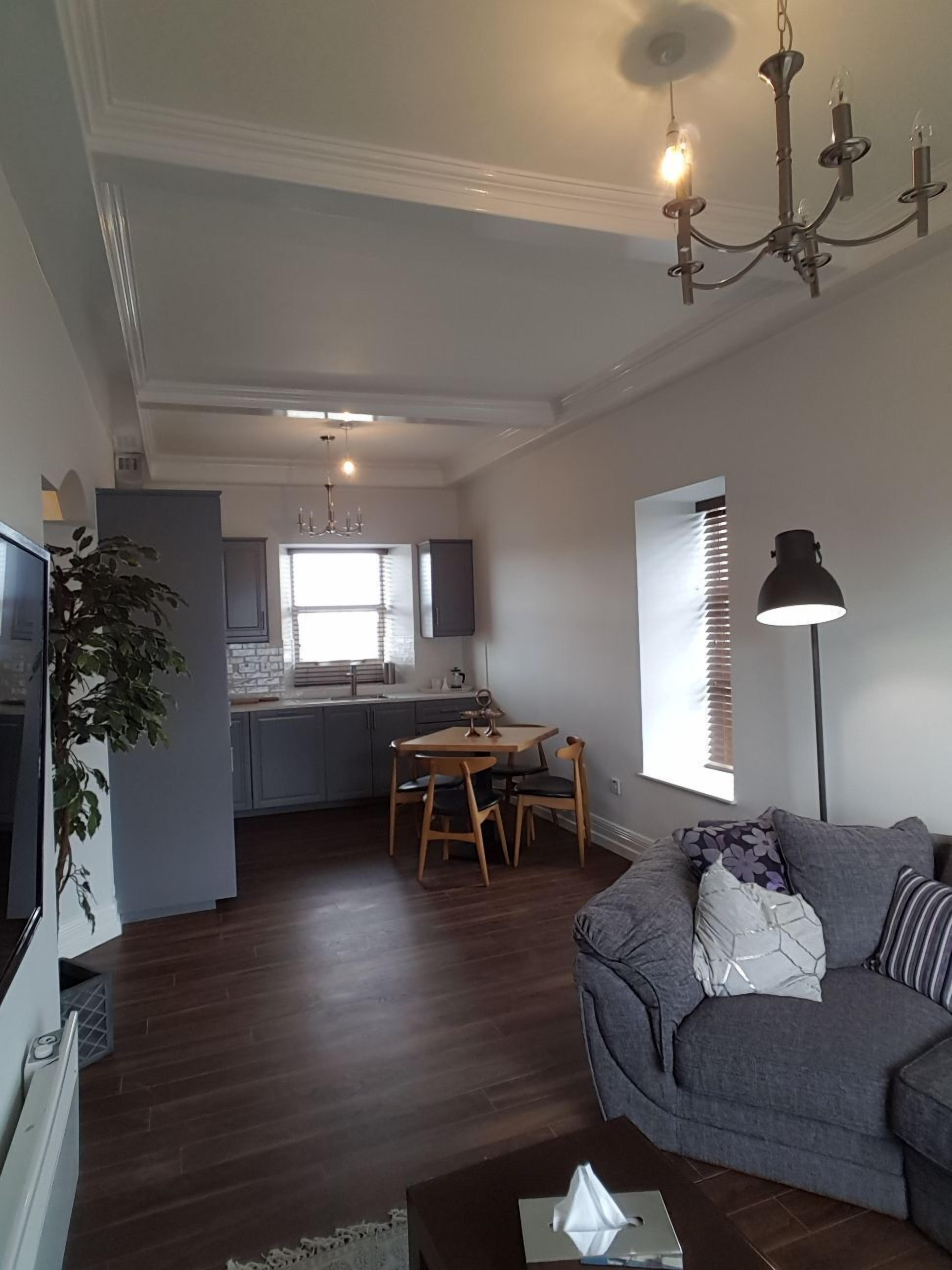 deluxe apartment, 2 bedrooms | iron/ironing board, free rollaway beds, free wifi