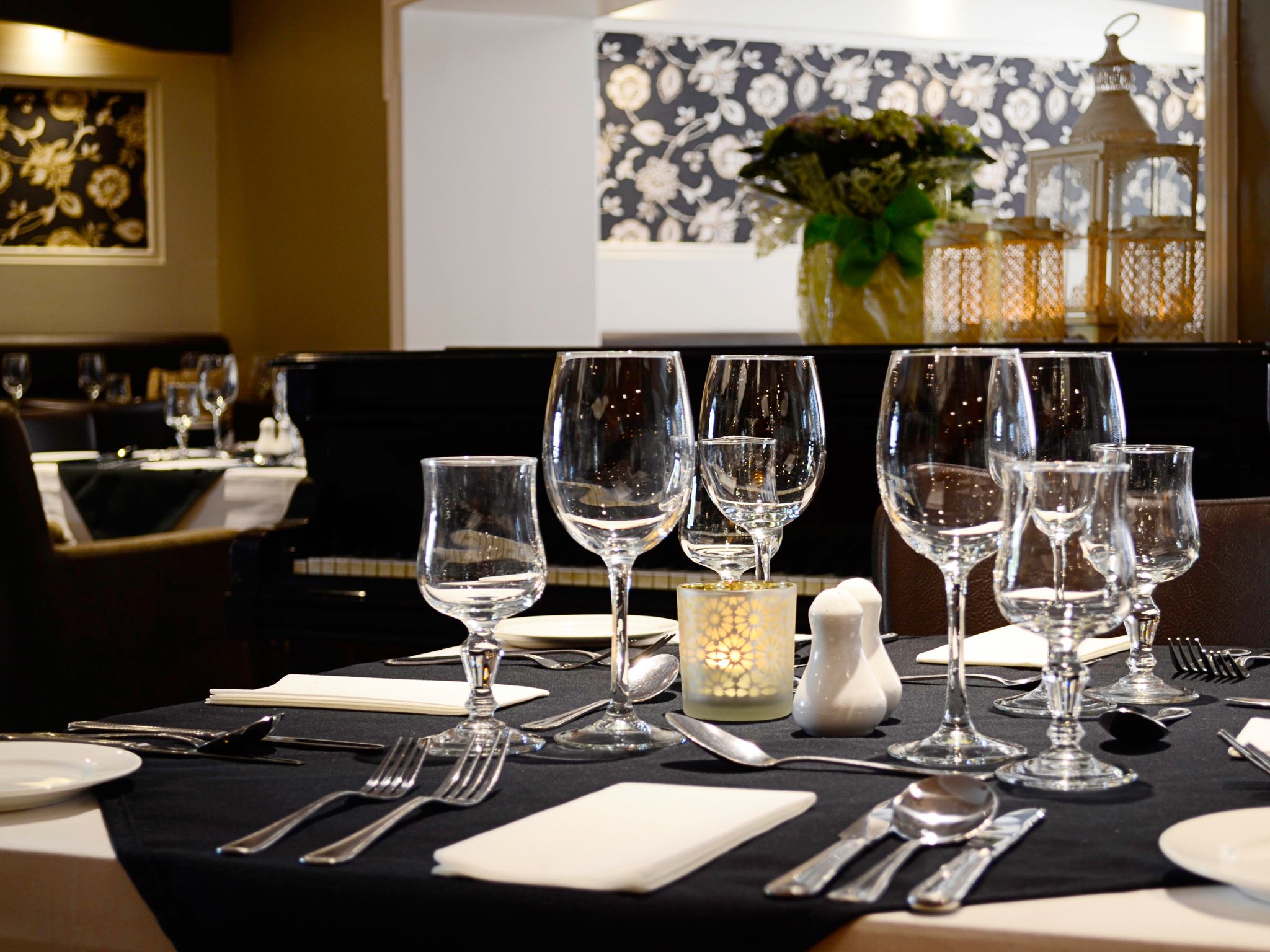 breakfast and lunch served, local cuisine