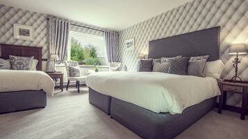1 bedroom, Egyptian cotton sheets, premium bedding, down comforters