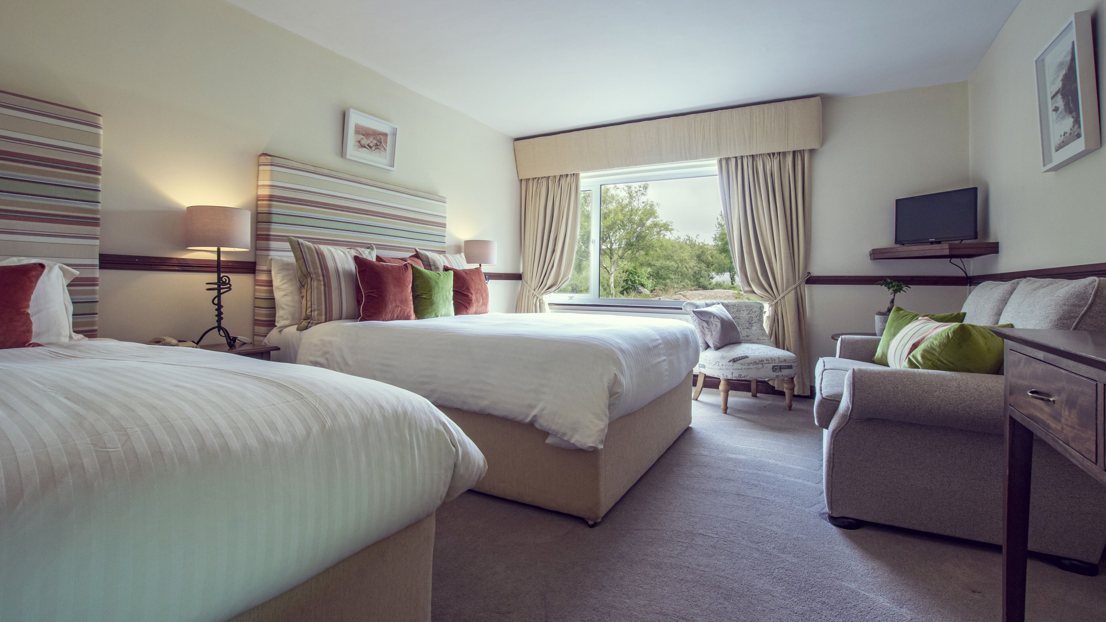 1 bedroom, egyptian cotton sheets, premium bedding, down duvets