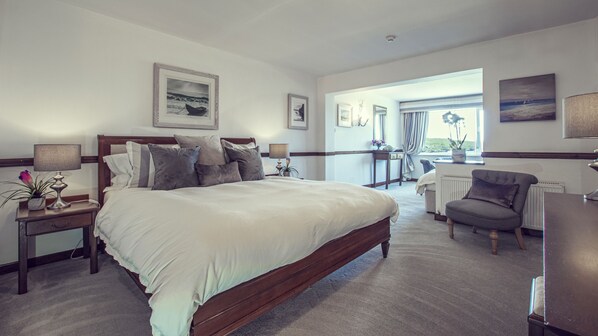 Suite estudio de lujo, varias camas, vista al mar, frente al mar | 1 habitación, sábanas de algodón egipcio y ropa de cama de alta calidad