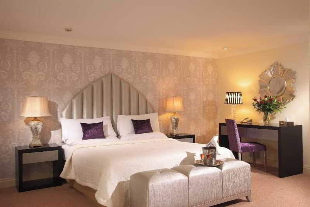 In-room safe, desk, blackout drapes, iron/ironing board (on request)