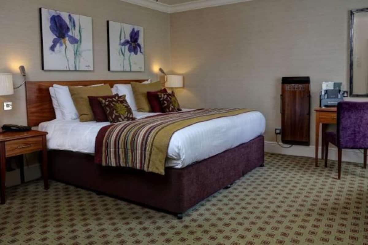 Premium bedding, Select Comfort beds, in-room safe, desk