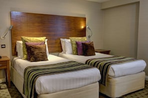 Standard Room, 2 Single Beds, Non Smoking | Premium bedding, Select Comfort beds, in-room safe, desk