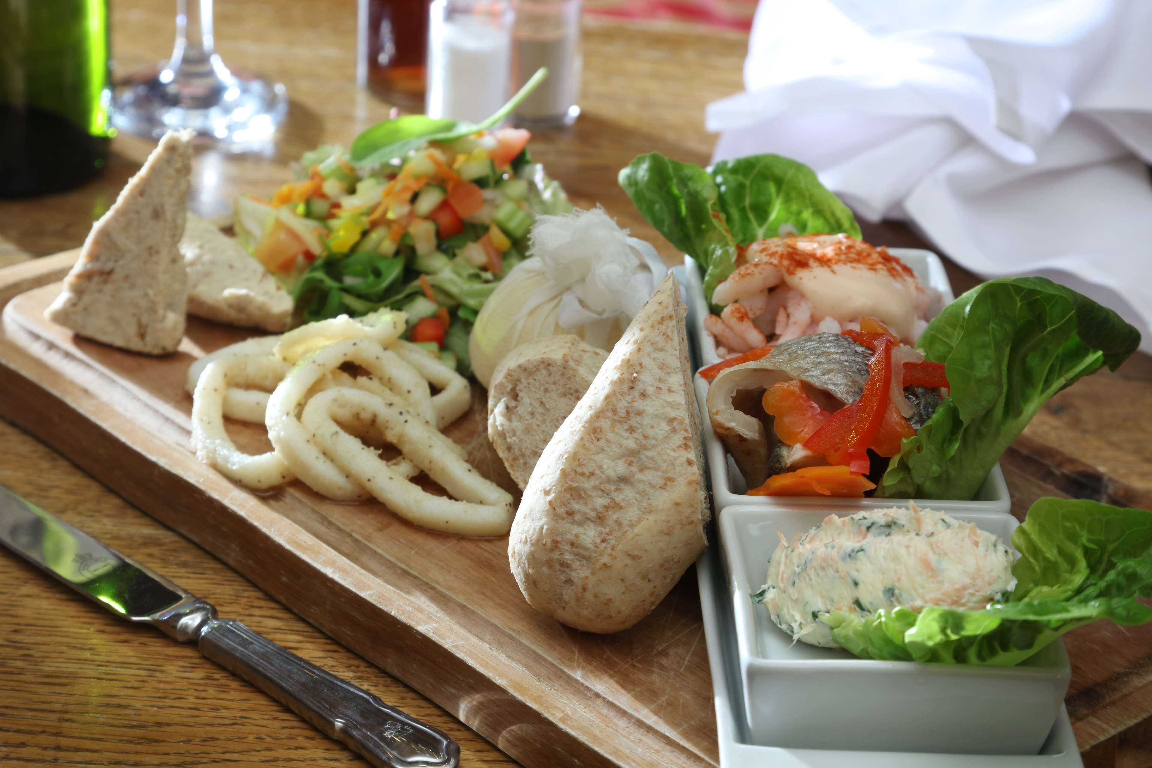 breakfast, lunch and dinner served