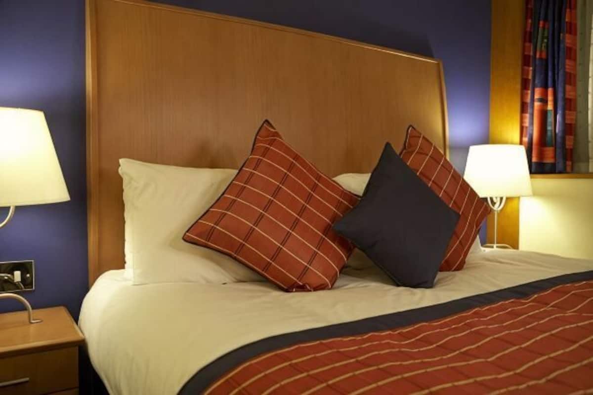 Premium bedding, Select Comfort beds, in-room safe, desk