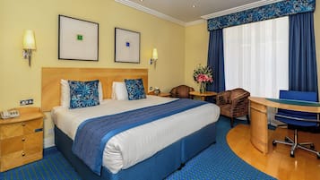 Executive Room, 1 King Bed, Non Smoking | Premium bedding, Select Comfort beds, in-room safe, desk