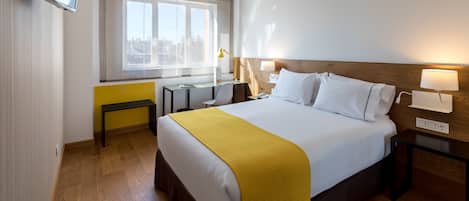 Minibar, coffres-forts dans les chambres, bureau, rideaux occultants