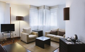 Junior Suite | Living area | 32-inch flat-screen TV with digital channels, TV