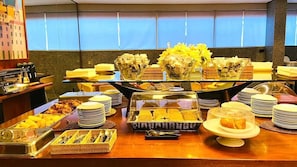 Daily continental breakfast (EUR 10.50 per person)