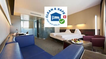 Junior Suite | Hypo-allergenic bedding, minibar, in-room safe, desk